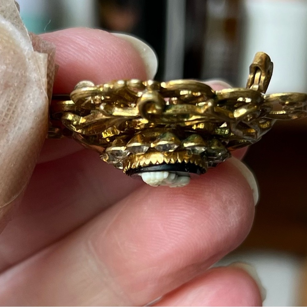 Vintage Coro brooch cameo rhinestones - Picture 7 of 10